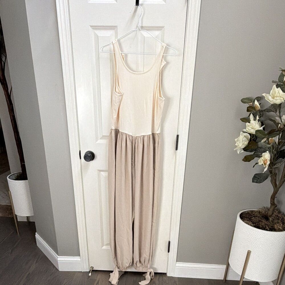 COMMENSE Two Tone Tank Jumpsuit Beige Cream Scoop Neck Ankle Tie Womens M NWT